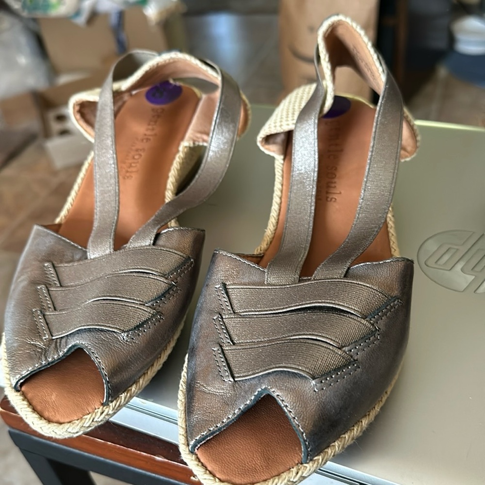 Gentle Souls by Kenneth Cole sandals